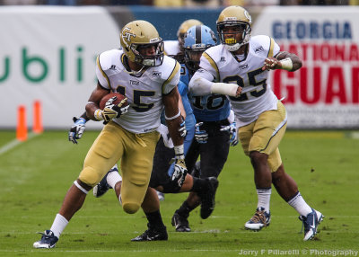 Jackets WR DeAndre Smelter moves downfield after a catch