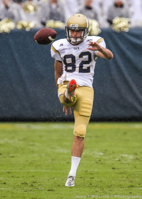 Jackets P Sean Poole rolls out and punts the ball on fourth down