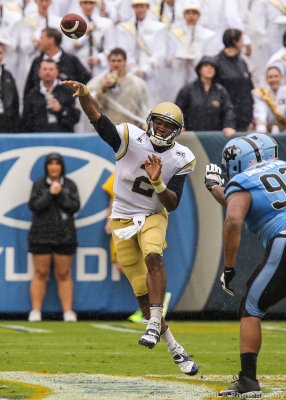 Georgia Tech QB Lee delivers a pass under pressure