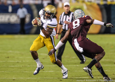 Jackets A-back BJ Bostic cuts in the open field