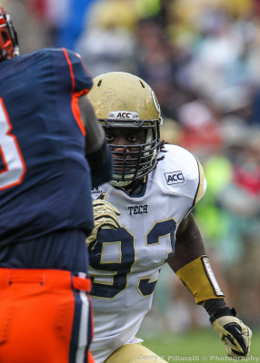 Jackets DE Emmanuel Dieke rushes the Syracuse QB