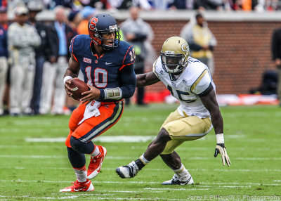 Jackets DE Jeremiah Attaochu chases Orange QB Hunt