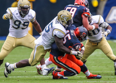 Georgia Tech DE Attaochu tackles Syracuse RB Jerome Smith