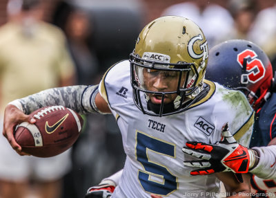 Jackets QB Justin Thomas avoids a tackler on the way to a touchdown