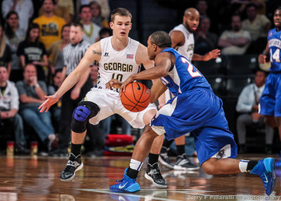 Jackets G Jorgenson slows down Blue Hose G Adams