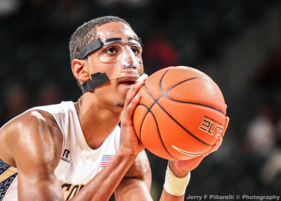 Jackets F Stephens concentrates on his free throw