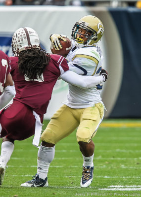 Jackets AB Robert Godhigh moves to break a tackle