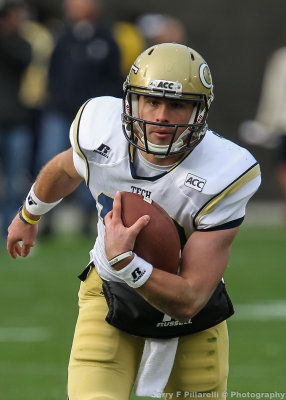 Yellow Jackets QB Tim Byerly runs in the open field