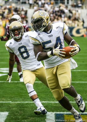 GT LB Quayshawn Nealy runs in a fumble for a second quarter touchdown
