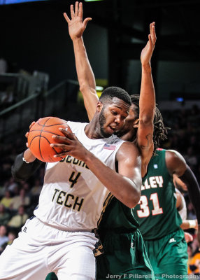 Yellow Jackets F Carter backs into a Delta Devils defender