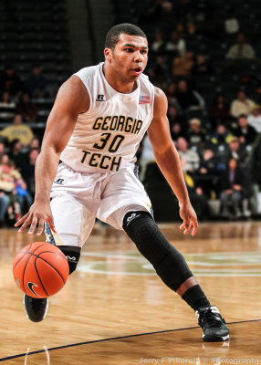 Jackets G Heyward dribbles toward the basket