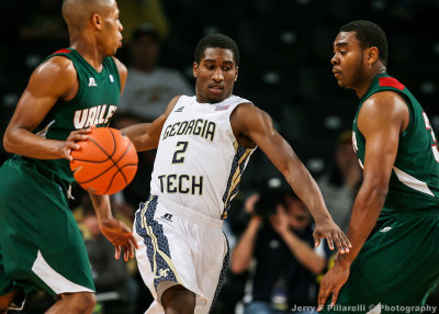 Georgia Tech G Solomon Poole avoids the Mississippi Valley State pick