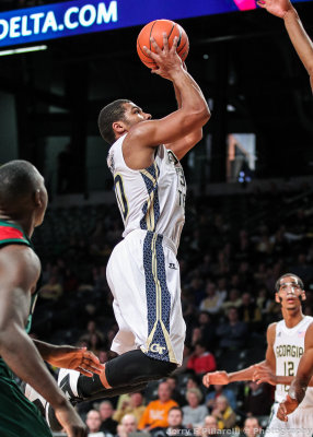Yellow Jackets G Hayward takes a short jumper in the lane
