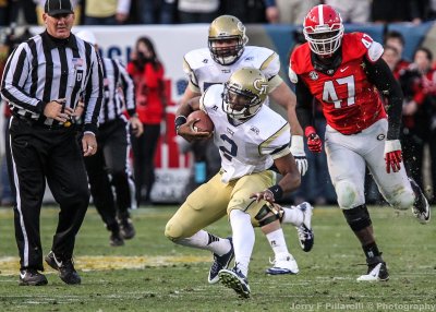 Georgia Tech QB Vad Lee cuts downfield