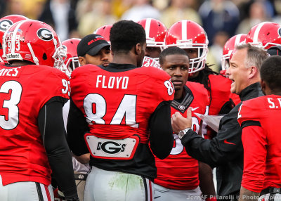 Georgia Bulldogs Head Coach Mark Richt talks to his team during a timeout 