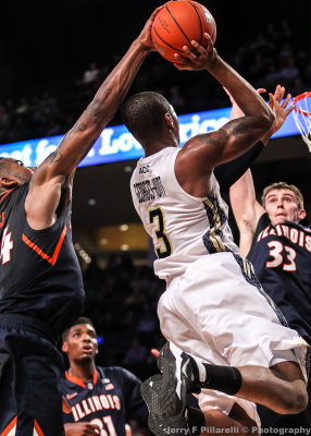 Jackets F Georges-Hunt is blocked from behind by Fighting Illini G Rayvonte Rice