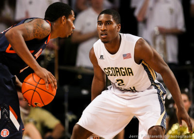Yellow Jackets G Solomon Poole gets low on defense