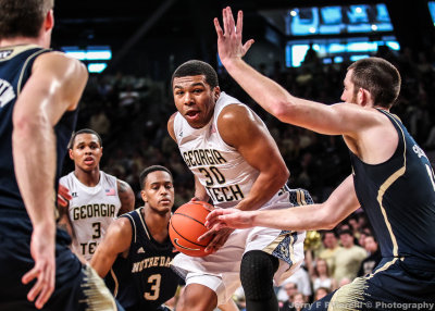 Yellow Jackets G Heyward drives to the basket against Notre Dame defenders