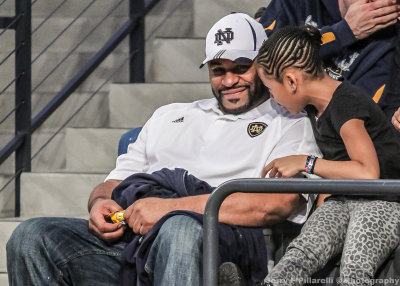 Notre Dame and Pittsburgh Steelers Alumni Jerome Bettis watches the game with his family