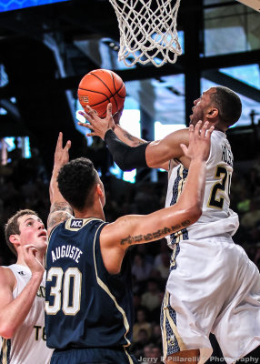 Yellow Jackets F Holsey puts up a reverse layup