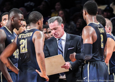 Pittsburgh Panthers Head Coach Jamie Dixon draws up a play during a timeout