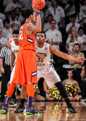 Jackets G Corey Heyward squares up on defense against Tigers F KJ McDaniels