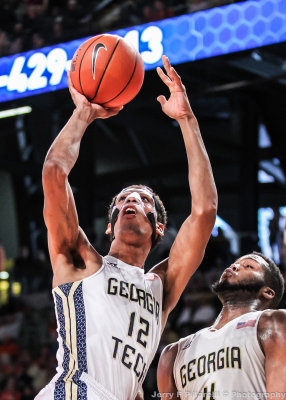 Yellow Jackets F Quinton Stephens shoots a short jumper