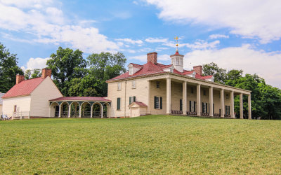 View of the back of the Mount Vernon estate