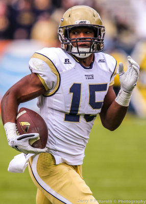 Georgia Tech WR Smelter runs in the open field