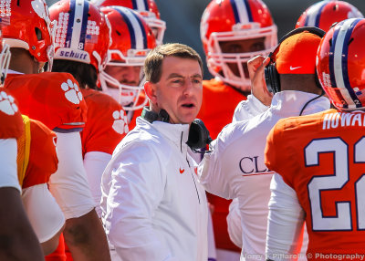 Clemson Tigers Head Coach Dabo Swinney huddles with his team during a timeout