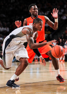 Tech F Georges-Hunt drives around Orange F Tyler Roberson