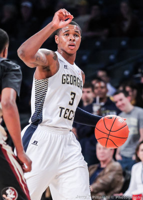 Yellow Jackets F Georges-Hunt runs a play from the sideline