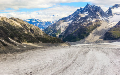 Gliding down over Shamrock Glacier