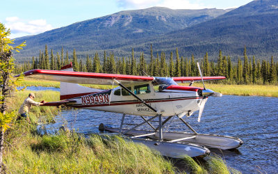 Pilot Kevin secures the plane on Circle Lake in Gates of the Arctic National Park