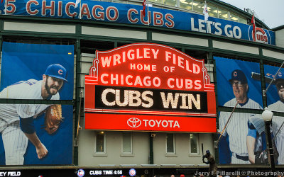 Sign in front of Wrigley Field after the 8  3 win over the St. Louis Cardinals