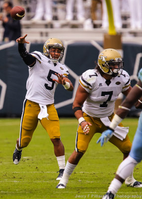 Yellow Jackets QB Thomas delivers a pass down the field