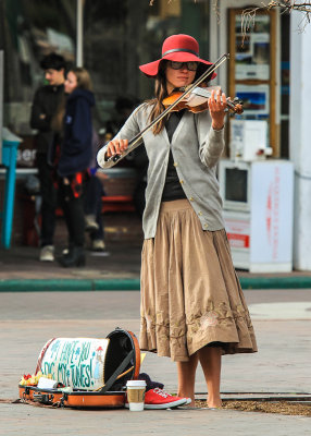 Violinist street performer in Santa Fe Plaza