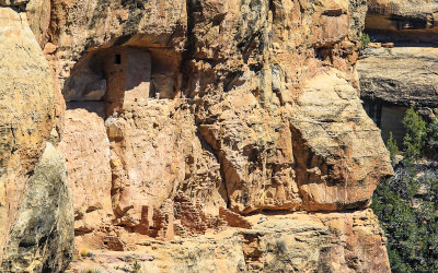 Mummy House and ruins below from the Sun Point View in Mesa Verde National Park