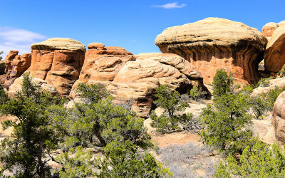 Rock formations along the Chesler Park Loop Trail in Canyonlands National Park