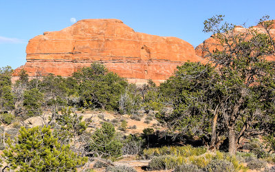 The moonrise along the Chesler Park Viewpoint Trail in Canyonlands National Park