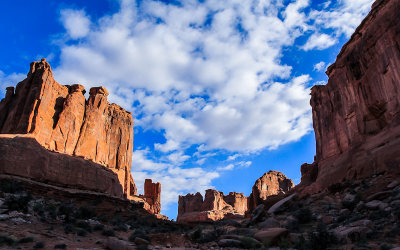 Looking into Park Avenue from along the Park Avenue Trail in Arches National Park