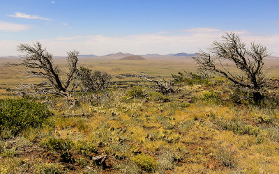 Horseshoe Crater and Palo Blanco Mountain in the distance in Capulin Volcano National Monument