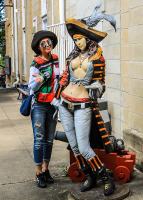 Tourist poses with female pirate statue in Key West