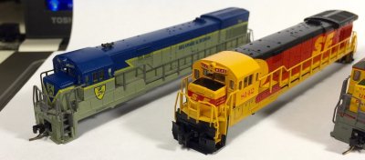 Kato N scale shells front U30C DH 711 - C30-7 SPSF 8142.jpg