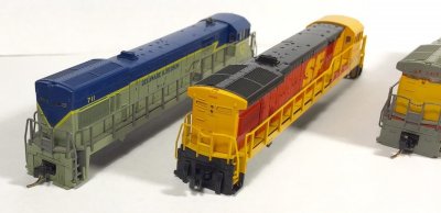 Kato N scale shells rear U30C DH 711 - C30-7 SPSF 8142.jpg