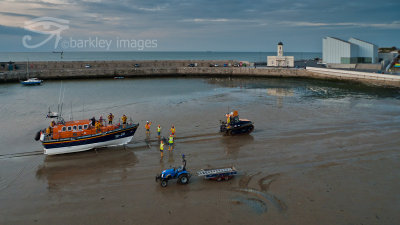 Margate Lifeboat coming ashore