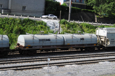628028