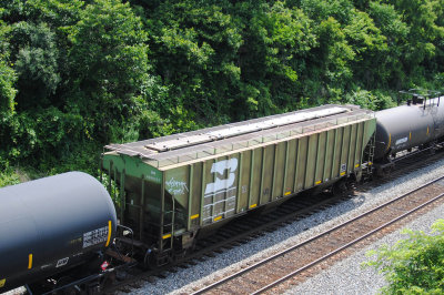 468037
