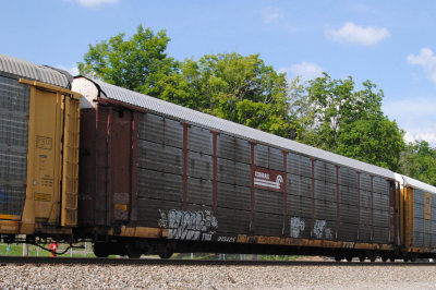 913425