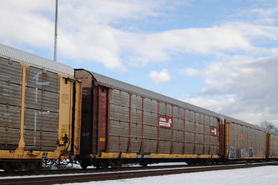 982223